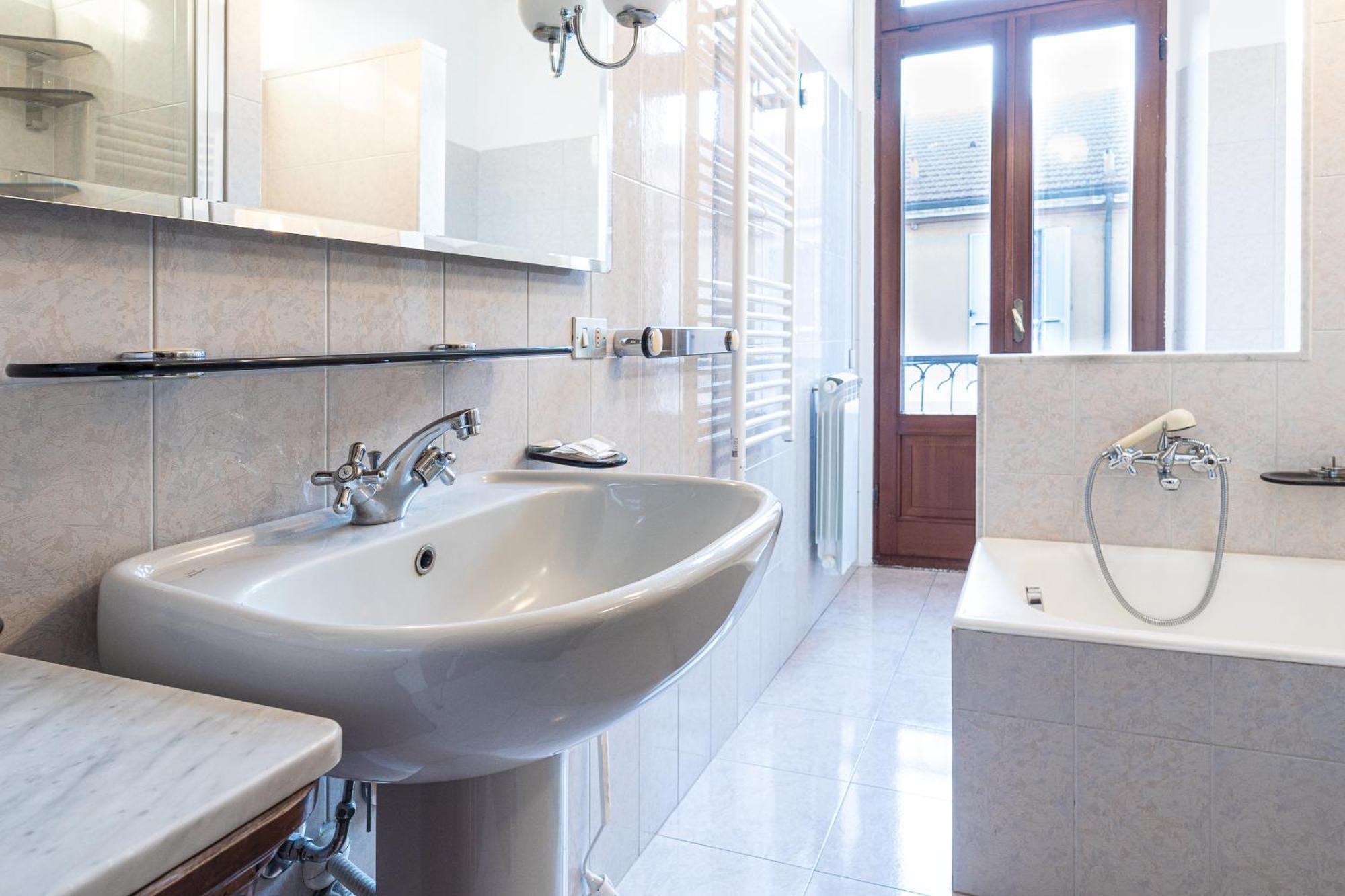 Easy Central Apartment - Milano Porta Romana Bagian luar foto